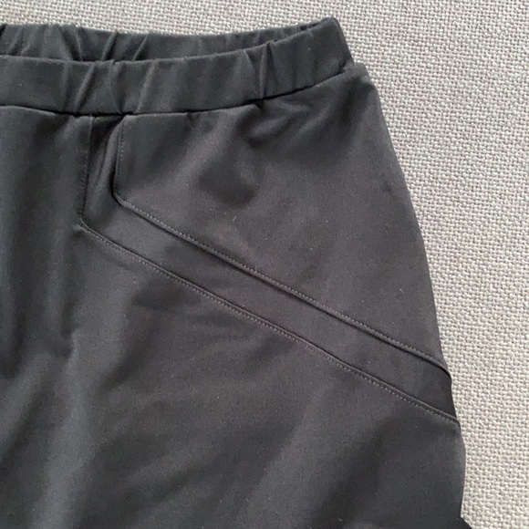 Black DTL Skort, size Medium/6 - Picture 3 of 7